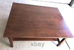 Beautiful Oak Stickley Mission Coffee / Cocktail Table withSpindles Model 89-767