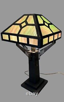 Mission Arts & Crafts Style Metal Framed Slag Glass Table Lamp w Oak Base