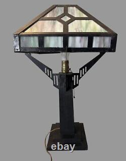 Mission Arts & Crafts Style Metal Framed Slag Glass Table Lamp w Oak Base