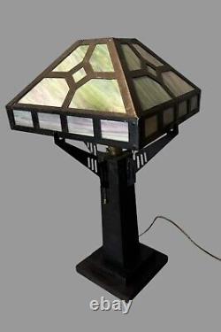 Mission Arts & Crafts Style Metal Framed Slag Glass Table Lamp w Oak Base