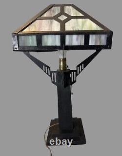 Mission Arts & Crafts Style Metal Framed Slag Glass Table Lamp w Oak Base