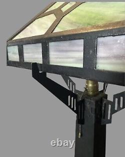 Mission Arts & Crafts Style Metal Framed Slag Glass Table Lamp w Oak Base