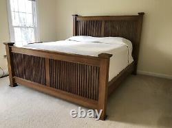 Stickley Bedroom Set King Prairie Bed, Dresser & Two Nightstands Brown Oak