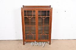 Stickley Brothers Style Mission Oak Arts and Crafts Bookcase, Circa 1910