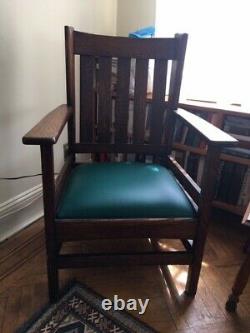 Vintage wingside mission oak chair, medium brown, good condition